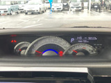 視認性に優れたメーターデザイン。走行状況をひと目で確認でき、運転に集中できます。重要な情報を的確に把握し、。