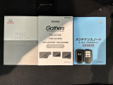 スマートキーは鍵をバッグに入れたままでもドアロックの開閉やエンジンのON・OFFができます。夜間や雨の日も鍵を探さなくて良いので便利です。