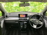 広々とした室内空間は、運転席からの視界も良好。快適なドライブをサポートする機能的な空間です。運転に集中できる環境です。