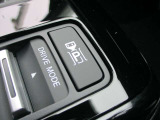 パーキングアシストが付いており、なんとクルマが駐車をアシストしてくれます。