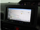 『1台』のお車に対して、3名体制で日々議論を重ね仕入れを行っております。