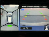 【アラウンドビューモニター】まるでクルマを真上から見ているようなアラウンドビューモニターで運転をサポート。運転席から見えにくい車の四隅や後方もモニターでしっかり見えます。