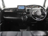 ◆インテリアパネル◆視界広々で非常に運転しやすくロングドライブでも疲れを感じさせないすっきりとまとまったインパネ周りです。