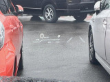 【カラーヘッドアップディスプレイ】現在の速度や走行情報をデジタル表示で運転席前方のガラスに投影!カラー付きで視認性も高く、運転中目線をずらさず必要な情報を確認できるのでとっても便利で安心!