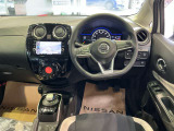 運転席からの視界が左右に広く隅々まではっきりと見渡せます。クルマの前端も把握しやすく安心して運転できます。