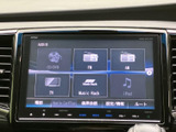 お好みの音楽を手軽に楽しめます。CDやラジオに加え、様々な音源に対応。長距離ドライブも快適に過ごせる、充実のオーディオ機能です。