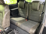 左右独立したシートで、快適な乗車空間を確保。それぞれの乗員がゆったりとくつろげます。