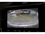 車庫入れに重宝するバックカメラを装備しています!