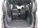 【トランクルーム】荷室の広さも十分です!シートアレンジでシートを畳めば長い荷物だって積めますね。シートアレンジの操作方法など、お気軽にご相談下さい。