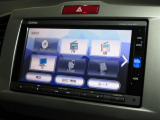 ナビゲーションは純正メモリーナビ(VXM-164VFi)を装着しております。AM、FM、CD、DVD再生、Bluetooth、フルセグTVがご使用いただけます。初めて訪れた場所でも安心ですね!