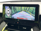 【パノラミックビューモニター】専用のカメラにより、上から見下ろしたような視点で360度クルマの周囲を確認することができます☆死角部分も確認しやすく、狭い場所での切り返しや駐車もスムーズに行えます。