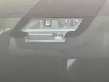 【トヨタセーフティセンス】走行中に前方の車両等を認識し、衝突しそうな時は警報とブレーキで衝突回避と被害軽減をアシスト。より安全にドライブをお楽しみいただけます。