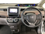 【前方視界】開放的な前方視界!運転がしやすく疲れにくいです♪窓が大きく、見通しがとっても良いおクルマですよ♪