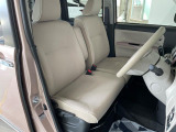 運転席まわりには十分なスペースがあり、大柄な方でもゆったり運転していただける環境です。