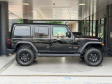 ホイールアーチが台形なのはJeepのみのデザインになり、ここを見てもJeepとすぐ分かります!