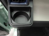 カップホルダーは運転席や助手席からちょうど手の届く位置です!!