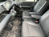 運転席からの視界は良好。操作性にも優れており、運転に集中できます。快適で安全なドライブをサポートします。
