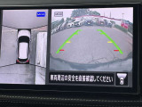 車を真上から見ているように、周囲の状況を把握しながら安心して駐車が行えるアラウンドビューモニター!