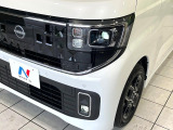 【LEDヘッドライト】悪天候や夜間走行時も良好な視界を確保し安心して運転できる高輝度LEDヘッドライトを装備!点灯速度が早く、消費電力も抑えられています。