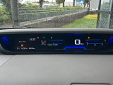 ホンダセンシング装着車となっております。衝突軽減ブレーキ、誤発進抑制機能、歩行者事故低減ステアリング、路外逸脱抑制機能、アダプティブクルーズコントロール、車線維持支援システム他、安全運転を幅広く支援。