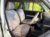 運転席シート廻りは使用感も少なく、良好な状態となっています。丁寧に使われていたことがよくわかりますね。