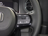 Hondaセンシングの機能のひとつ、アダプティブクルーズコントロール付!アクセルから足を離しても設定したスピードと前車との車間を保ち走行してくれます!車線維持もアシスト☆高速道路で疲労軽減ですね☆