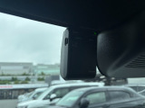 万が一の状況を映像と音声で記録する純正ドライブレコーダー搭載!!