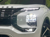 【LEDヘッドライト】悪天候や夜間走行時も良好な視界を確保し安心して運転できる高輝度LEDヘッドライトを装備!点灯速度が早く、消費電力も抑えられています。