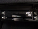 ★ETC(DSRC)が装備されています!!社外品とは違い収まりの良いデザインが人気!高速道路を利用する際は必需品ですよね!!ストレス無く料金所を通過出来ます!!