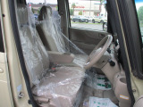 ゆったり設計の運転席で長時間ドライブも快適☆