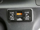 スライドドアの開閉は、ドアハンドルはもちろん運転席からのスイッチ操作でも可能です。お子様の送迎時の乗り降りも一段と楽になりますよ♪