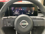 運転中も視線を外さずチャンネルやボリューム調整可能、安心便利なステアリングスイッチ付き!