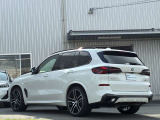 BMW Premium Selection保証では、ご購入後2年間に渡り走行距離無制限で、エンジン・ブレーキ・ミッション等のメイン部分に関しまして、万が一修理・整備が必要になりました際に部品・工賃無料にて対応いたします。