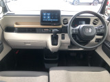 【インパネ全体】手が届きやすく、どなたでも運転しやすいです。シンプルで使いやすい設計になっています!