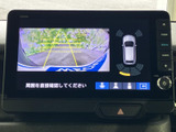 狭い場所での駐車も安心。後方の状況を画面で確認できるので、安全にバックできます。センサーと連動し、障害物への接触を未然に防ぎます。