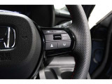 Hondaセンシングの機能のひとつ、アダプティブクルーズコントロール付!アクセルから足を離しても設定したスピードと前車との車間を保ち走行してくれます!車線維持もアシスト☆高速道路で疲労軽減ですね☆