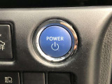 エンジンスタートスイッチです。キーが車内にあれば、エンジンの始動や停止はスイッチを押すだけ!キーを取り出す手間を省き、ワンプッシュで操作できるので簡単でスムーズです。