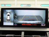 パノラミックビューモニター付きです。車両を上から見たような映像をディスプレイオーディオ画面に表示。運転席からの目視だけでは見にくい、車両周辺の状況をリアルタイムでしっかり確認できます。