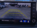 バックカメラの画像です。ガイドラインがスムースな車庫入れをサポートいたします。車庫入れの安心感がアップしますね。