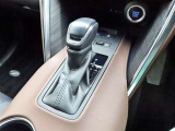 こちらのシフトは、車両にマッチしたデザインになっています!握りやすく、操作し易い配置になっていますので、いつも触れるシフトだからこそ、大切ですね!