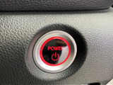 後方の状況を安全に確認できるバックモニター。狭い場所での運転や駐車が格段に楽になります。安全運転をサポート。