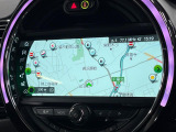 ●純正ナビ:一体感のあるナビは、高級感ある車内を演出してくれます。オーディオ機能も充実しておりますので、運転もより楽しめます♪