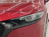 LEDヘッドライトは、点灯の瞬間から最大光量を発揮し、突然暗くなるトンネルなどでの安定感を高めます。