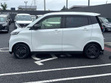 当店は照明・屋根付きスペースございますので雨天時も安心して現車確認が可能です。