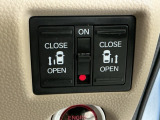 【両側パワースライドドア】両側がパワースライドドアになっており、運転席のスイッチやスマートキーでも開閉が可能です!開口部も広いので乗り降りも楽々♪