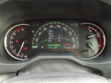 とっても見やすいメーターです。夜間時はラグジュアリーな気分にさせてくれる照明が魅力ですので、夜のドライブも楽しみになりますよ♪