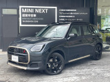 MINIカントリーマンS ALL4 レジェンドグレー/ブラックルーフが入荷!シックな色合いにグリルやバンパーのシルバーが映えるラグジュアリーな装い。4駆の走破性と広い室内空間が快適なドライブをお届けいたします!