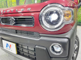 【LEDヘッドライト】悪天候や夜間走行時も良好な視界を確保し安心して運転できる高輝度LEDヘッドライトを装備!点灯速度が早く、消費電力も抑えられています。