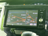 スムーズなナビゲーションで、初めての道も安心。目的地までストレスなくご案内します。詳細な地図表示で、運転がより快適になります。