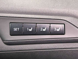 【運転席ポジションメモリー付パワーシート】ワンタッチで記憶させていたシートの前後・リクライニングはもちろんシートリフターも備えます☆快適なドライブをお楽しみ下さい♪